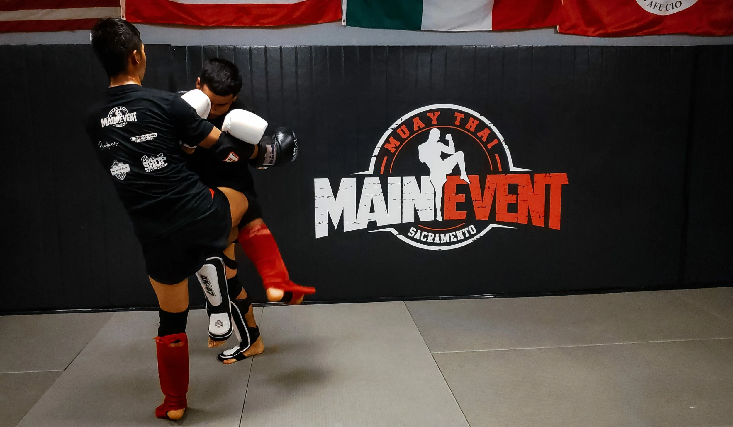 AK Athletic Equipment Easy Stick Roll Up Gym Wall Pad 2 AK Athletic Equipment Easy Stick Roll Up Gym Wall Pad - Image 2