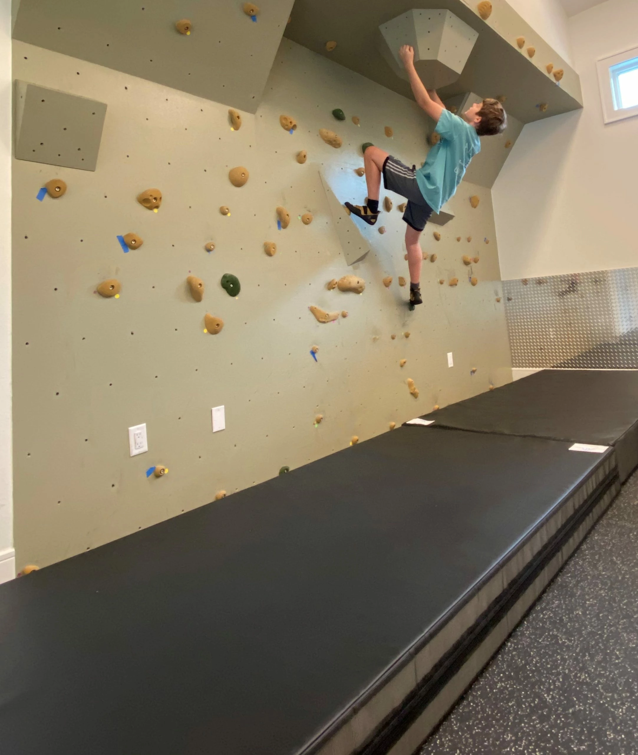 AK Athletic Equipment 4' X 8' X 8" Landing Mat 4 AK Athletic Equipment 4' X 8' X 8" Landing Mat - Image 4